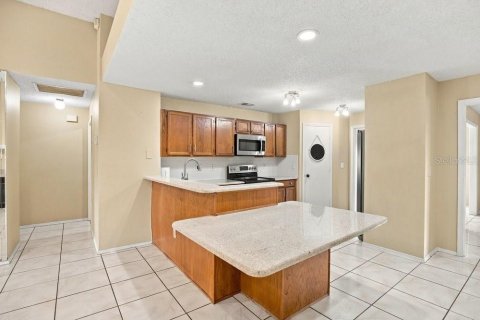 House in Winter Springs, Florida 4 bedrooms, 232.07 sq.m. № 2411501 - photo 15