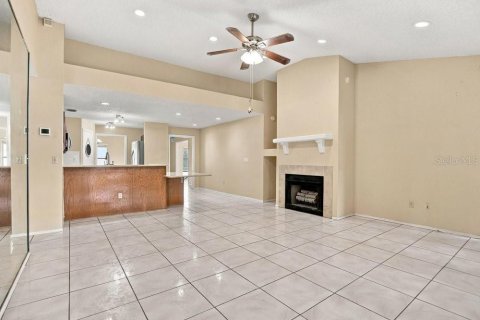 House in Winter Springs, Florida 4 bedrooms, 232.07 sq.m. № 2411501 - photo 12