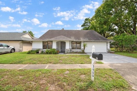 House in Winter Springs, Florida 4 bedrooms, 232.07 sq.m. № 2411501 - photo 2