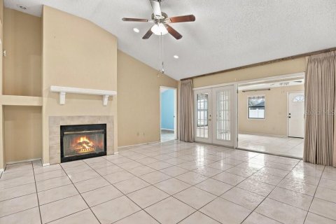 House in Winter Springs, Florida 4 bedrooms, 232.07 sq.m. № 2411501 - photo 7