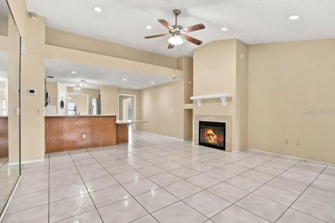 House in Winter Springs, Florida 4 bedrooms, 232.07 sq.m. № 2411501 - photo 10