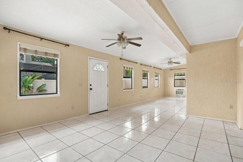 House in Winter Springs, Florida 4 bedrooms, 232.07 sq.m. № 2411501 - photo 30