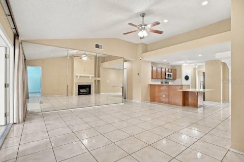 House in Winter Springs, Florida 4 bedrooms, 232.07 sq.m. № 2411501 - photo 18