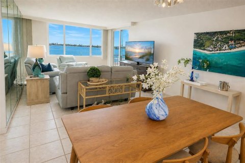 Condominio en venta en Saint Petersburg, Florida, 2 dormitorios, 115.2 m2 № 2337316 - foto 18