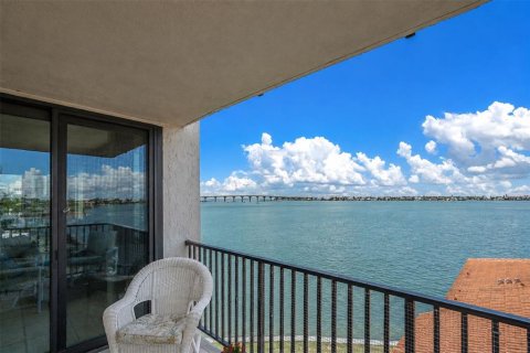 Condominio en venta en Saint Petersburg, Florida, 2 dormitorios, 115.2 m2 № 2337316 - foto 12
