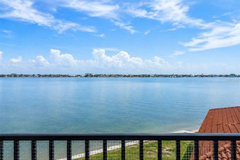 Condominio en venta en Saint Petersburg, Florida, 2 dormitorios, 115.2 m2 № 2337316 - foto 13