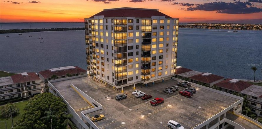 Condominio en Saint Petersburg, Florida, 2 dormitorios  № 2337316