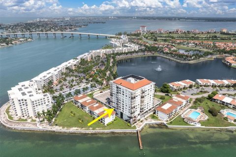 Condominio en venta en Saint Petersburg, Florida, 2 dormitorios, 115.2 m2 № 2337316 - foto 2