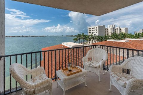 Condominio en venta en Saint Petersburg, Florida, 2 dormitorios, 115.2 m2 № 2337316 - foto 10