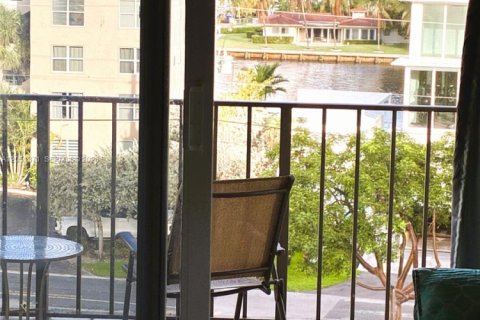 Condo in Pompano Beach, Florida, 2 bedrooms № 2193542 - photo 4