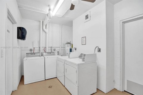Condo in Pompano Beach, Florida, 2 bedrooms № 2193542 - photo 30