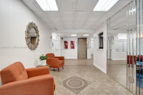 Condo in Pompano Beach, Florida, 2 bedrooms № 2193542 - photo 24