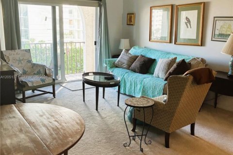 Condo in Pompano Beach, Florida, 2 bedrooms № 2193542 - photo 10