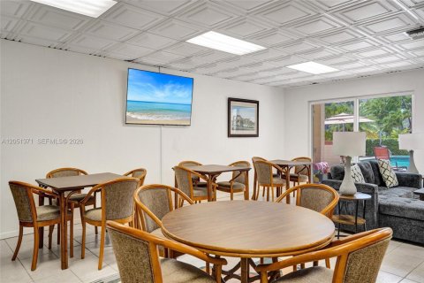 Condo in Pompano Beach, Florida, 2 bedrooms № 2193542 - photo 29
