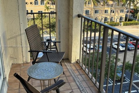 Condo in Pompano Beach, Florida, 2 bedrooms № 2193542 - photo 6