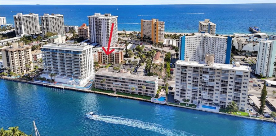 Condo in Pompano Beach, Florida, 2 bedrooms № 2193542