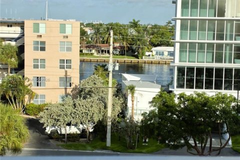 Condo in Pompano Beach, Florida, 2 bedrooms № 2193542 - photo 14
