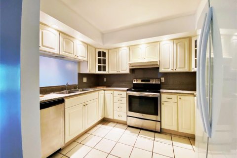 Condo in Palm Harbor, Florida, 2 bedrooms  № 2227950 - photo 8