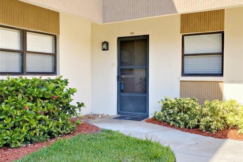 Condo in Palm Harbor, Florida, 2 bedrooms  № 2227950 - photo 3
