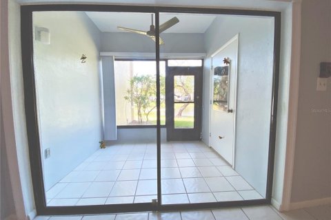 Condo in Palm Harbor, Florida, 2 bedrooms  № 2227950 - photo 22