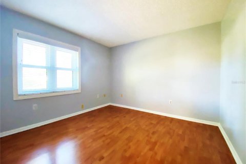 Condo in Palm Harbor, Florida, 2 bedrooms  № 2227950 - photo 19
