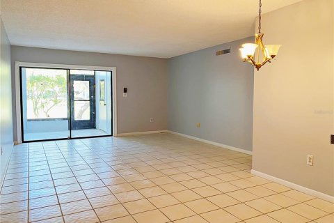 Condo in Palm Harbor, Florida, 2 bedrooms  № 2227950 - photo 5
