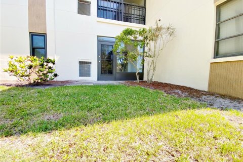 Condo in Palm Harbor, Florida, 2 bedrooms  № 2227950 - photo 25