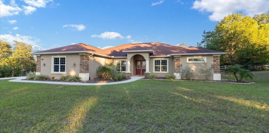 House in Hernando, Florida 3 bedrooms, 245.26 sq.m. № 2118830