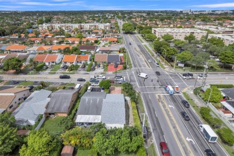 Casa en alquiler en Miami, Florida, 3 dormitorios, 123.28 m2 № 1973269 - foto 26
