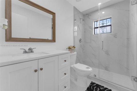 Casa en alquiler en Miami, Florida, 3 dormitorios, 123.28 m2 № 1973269 - foto 17