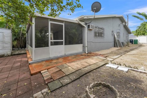 Casa en alquiler en Miami, Florida, 3 dormitorios, 123.28 m2 № 1973269 - foto 25