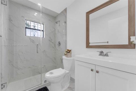 Casa en alquiler en Miami, Florida, 3 dormitorios, 123.28 m2 № 1973269 - foto 13