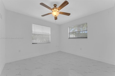 Casa en alquiler en Miami, Florida, 3 dormitorios, 123.28 m2 № 1973269 - foto 11