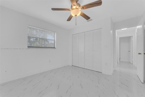 Casa en alquiler en Miami, Florida, 3 dormitorios, 123.28 m2 № 1973269 - foto 12