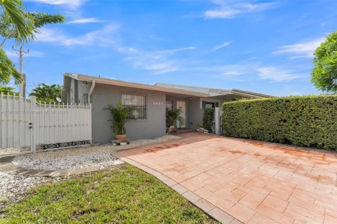 Casa en Miami, Florida 3 dormitorios, 123.28 m2 № 1973269
