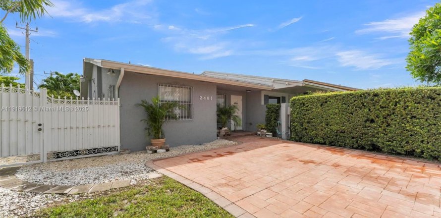 Casa en Miami, Florida 3 dormitorios, 123.28 m2 № 1973269