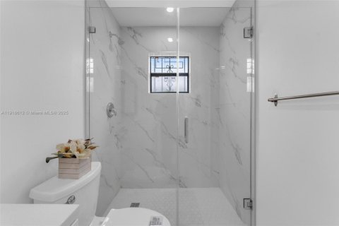 Casa en alquiler en Miami, Florida, 3 dormitorios, 123.28 m2 № 1973269 - foto 18