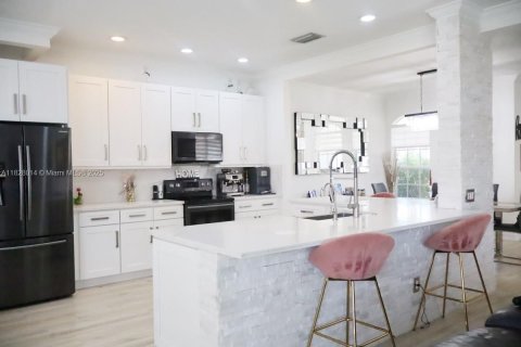 House in Boynton Beach, Florida 4 bedrooms, 233.65 sq.m. № 1799339 - photo 4