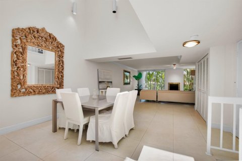 Townhouse in Hillsboro Beach, Florida 3 bedrooms, 264.21 sq.m. № 2180289 - photo 18