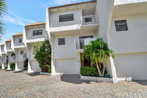 Townhouse in Hillsboro Beach, Florida 3 bedrooms, 264.21 sq.m. № 2180289 - photo 4