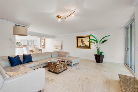 Townhouse in Hillsboro Beach, Florida 3 bedrooms, 264.21 sq.m. № 2180289 - photo 23