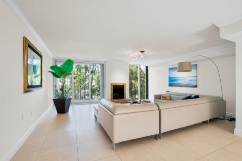Townhouse in Hillsboro Beach, Florida 3 bedrooms, 264.21 sq.m. № 2180289 - photo 21