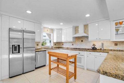 Townhouse in Hillsboro Beach, Florida 3 bedrooms, 264.21 sq.m. № 2180289 - photo 28