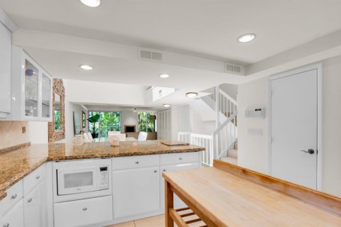 Townhouse in Hillsboro Beach, Florida 3 bedrooms, 264.21 sq.m. № 2180289 - photo 30