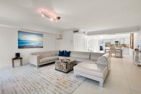 Townhouse in Hillsboro Beach, Florida 3 bedrooms, 264.21 sq.m. № 2180289 - photo 24