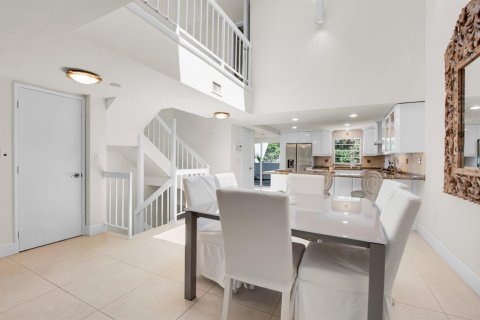 Townhouse in Hillsboro Beach, Florida 3 bedrooms, 264.21 sq.m. № 2180289 - photo 19