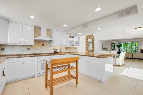 Townhouse in Hillsboro Beach, Florida 3 bedrooms, 264.21 sq.m. № 2180289 - photo 29