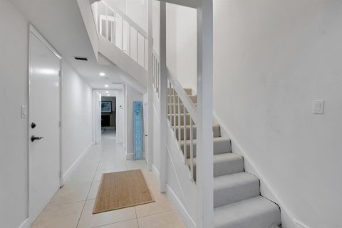 Townhouse in Hillsboro Beach, Florida 3 bedrooms, 264.21 sq.m. № 2180289 - photo 8