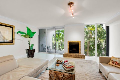 Townhouse in Hillsboro Beach, Florida 3 bedrooms, 264.21 sq.m. № 2180289 - photo 22