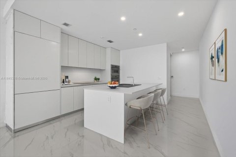 Condo in Miami, Florida, 3 bedrooms  № 1960986 - photo 4